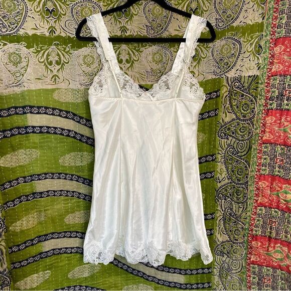 Y2K Victoria’s Secret Bridal Ivory Satin and Lace Slip Dress Size Medium - Picture 8 of 16